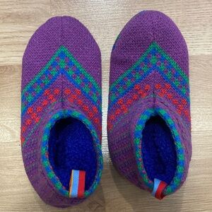 Bombas kids anti slip gripper slippers